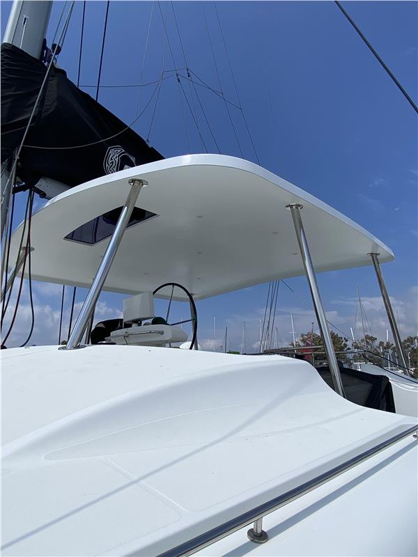 Hardtop Lagoon 52F