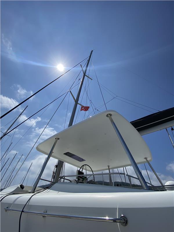 Hardtop Lagoon 52F