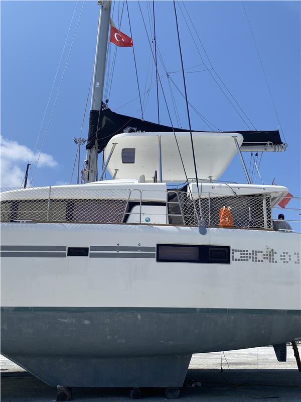Hardtop Lagoon 52F
