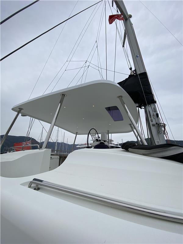 Hardtop Lagoon 52F